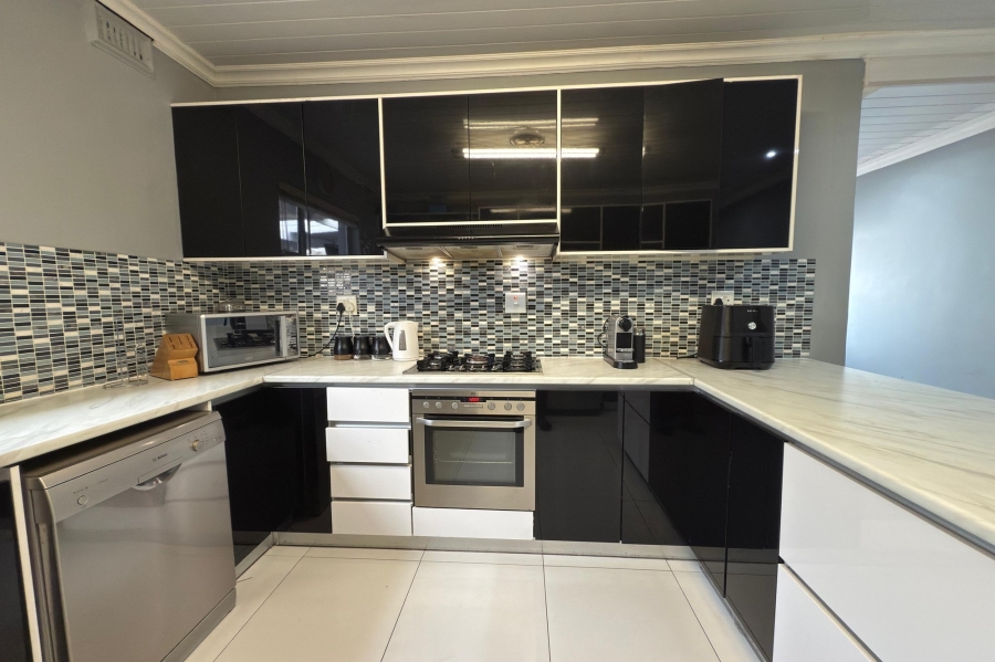 2 Bedroom Property for Sale in Kensington Western Cape